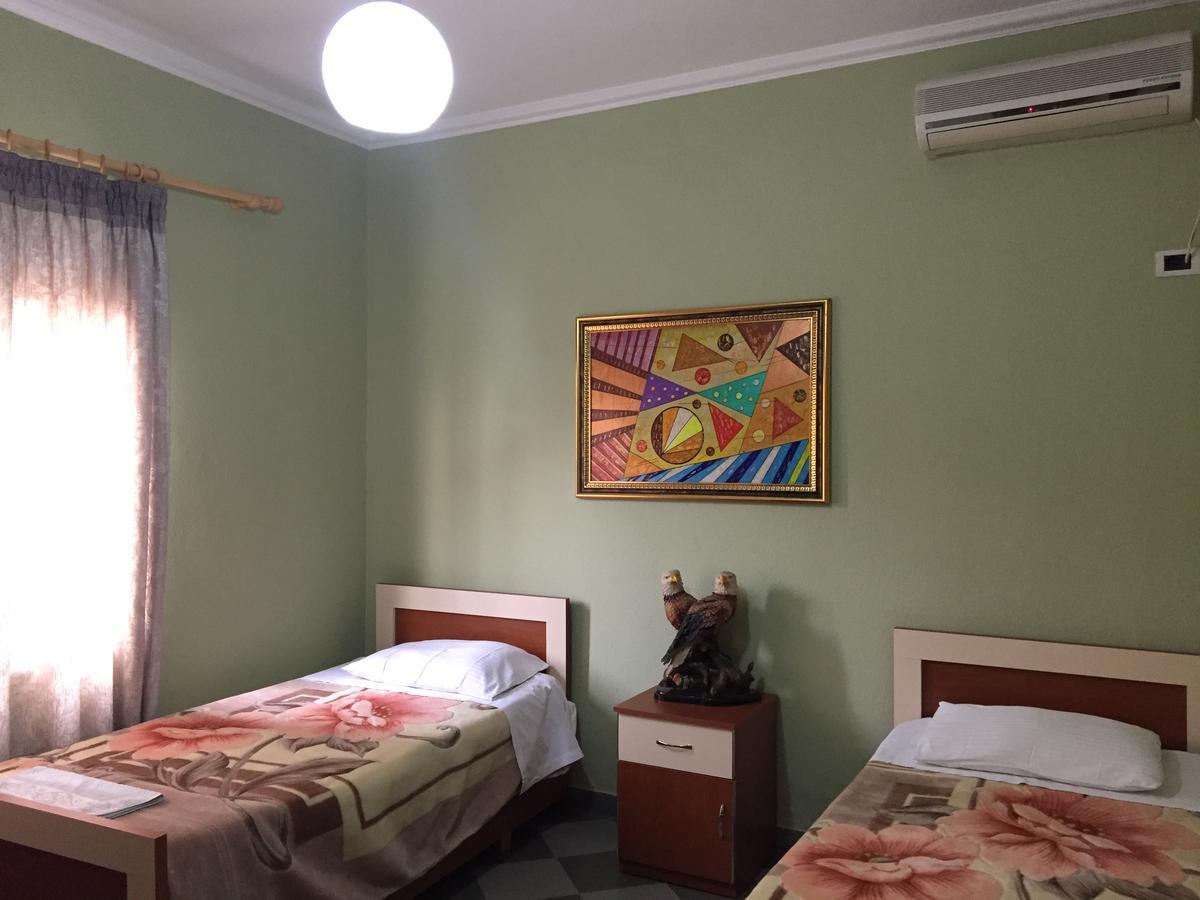 Hostel Grande House Тирана Экстерьер фото